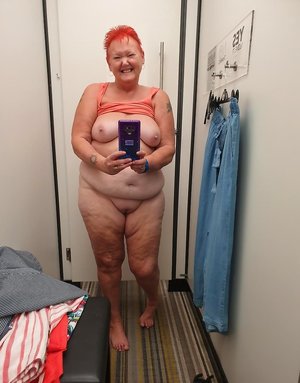 Chubby Nude Selfie Pics