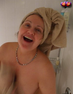 Chubby Girl in Shower Pics
